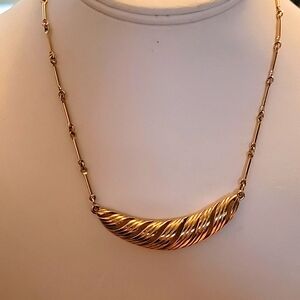 Necklece dirección one